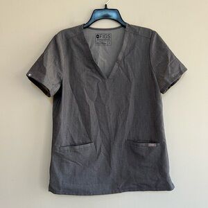 FIGS Women's Casma Three-Pocket Scrub Top in Graphite Gray, size S